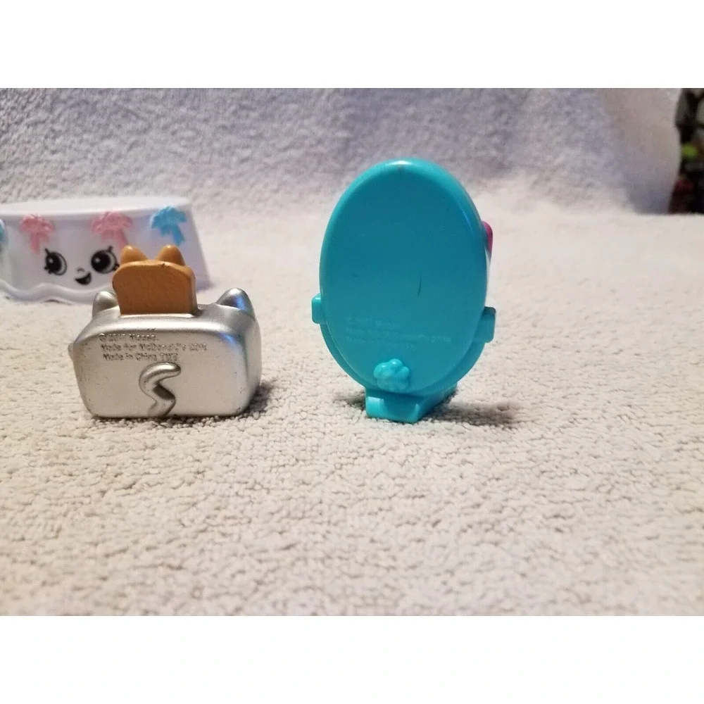 Lot‎ 9 items Shopkins Ice cream parlor and kitty dinner party